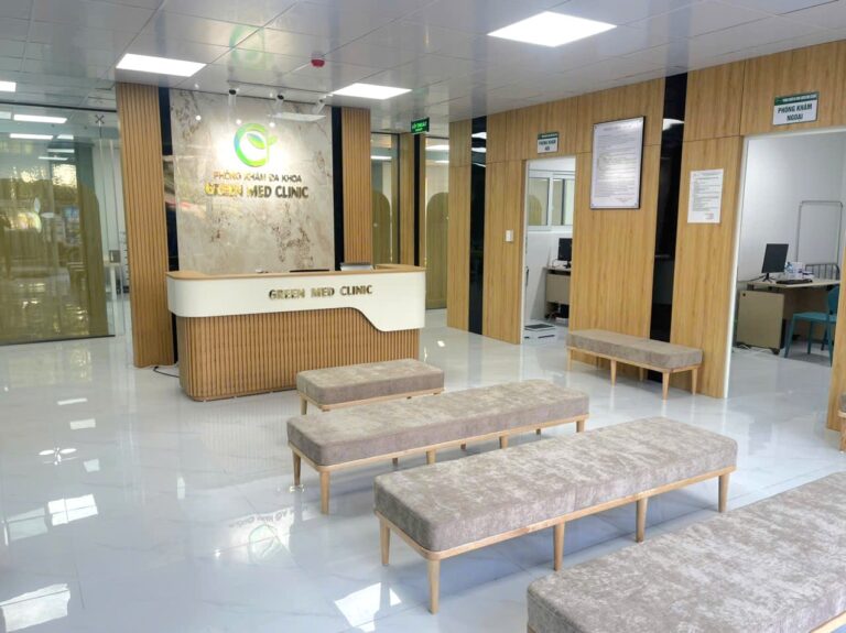 sảnh góc trái chỉnh độ sáng